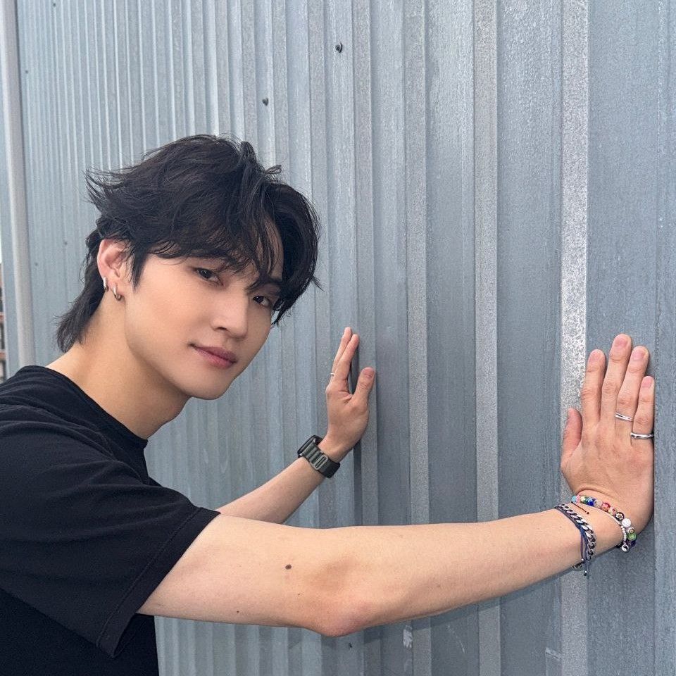 Latest photo of JAY B (GOT7)