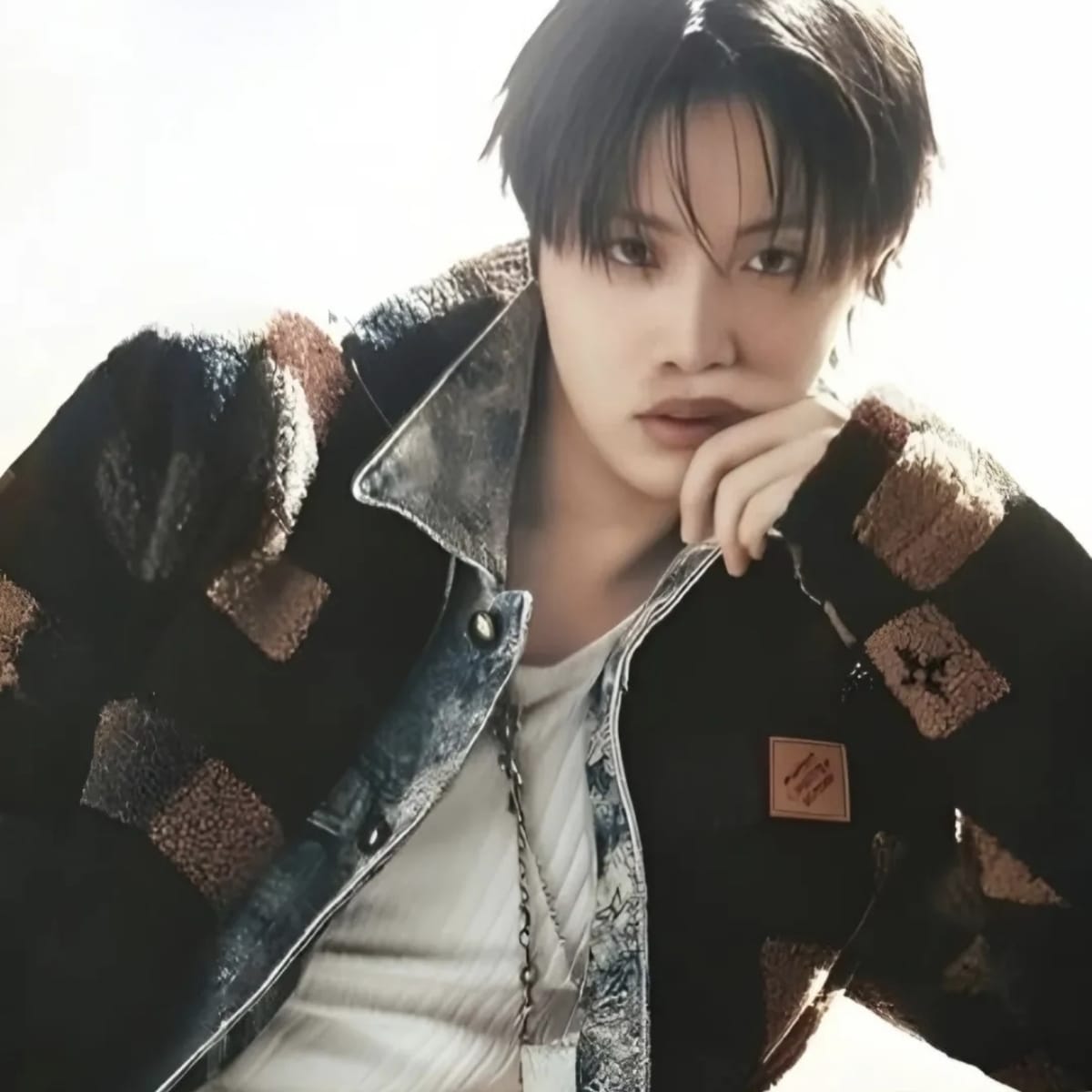 제이홉 (방탄소년단)의 최신 사진