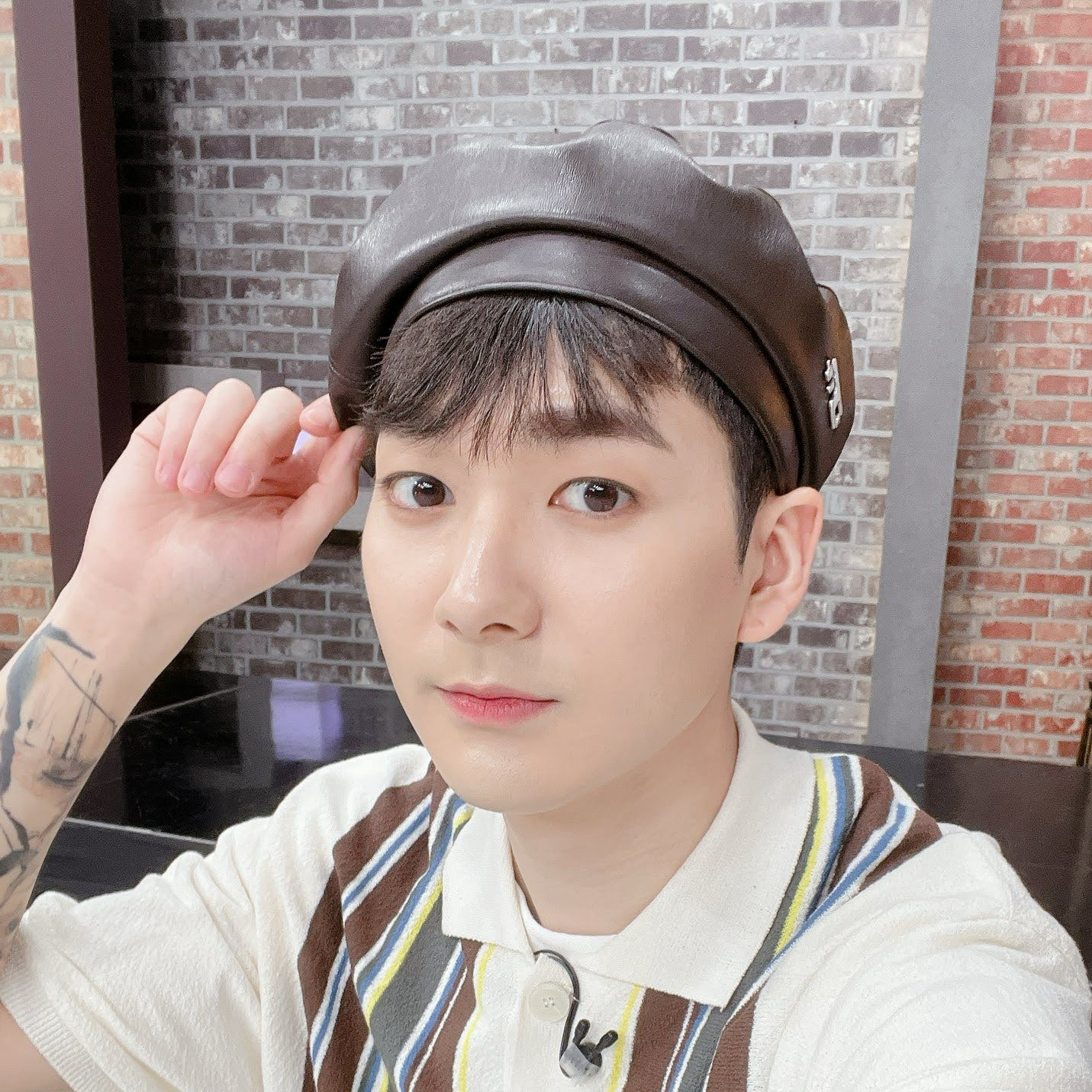 Behind-the-scenes cut of Aron