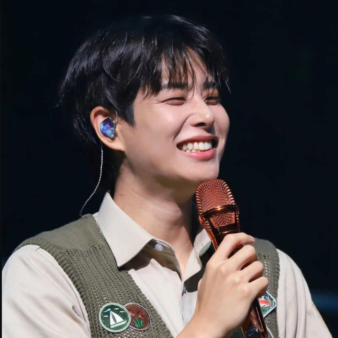 Latest photo of Jinjin (ASTRO)