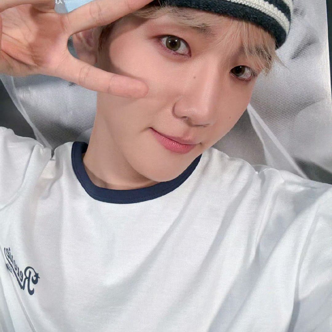 Behind-the-scenes cut of Baekhyun (EXO)