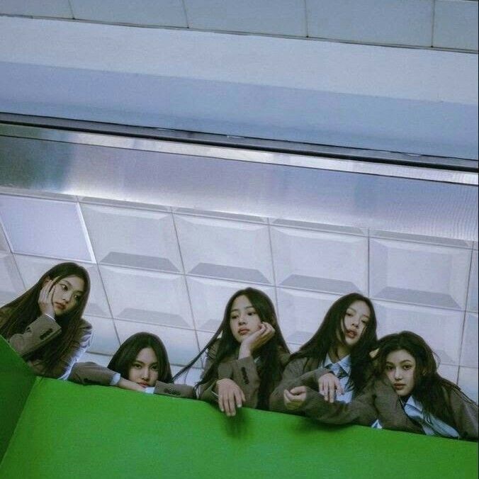 Latest photo of NewJeans