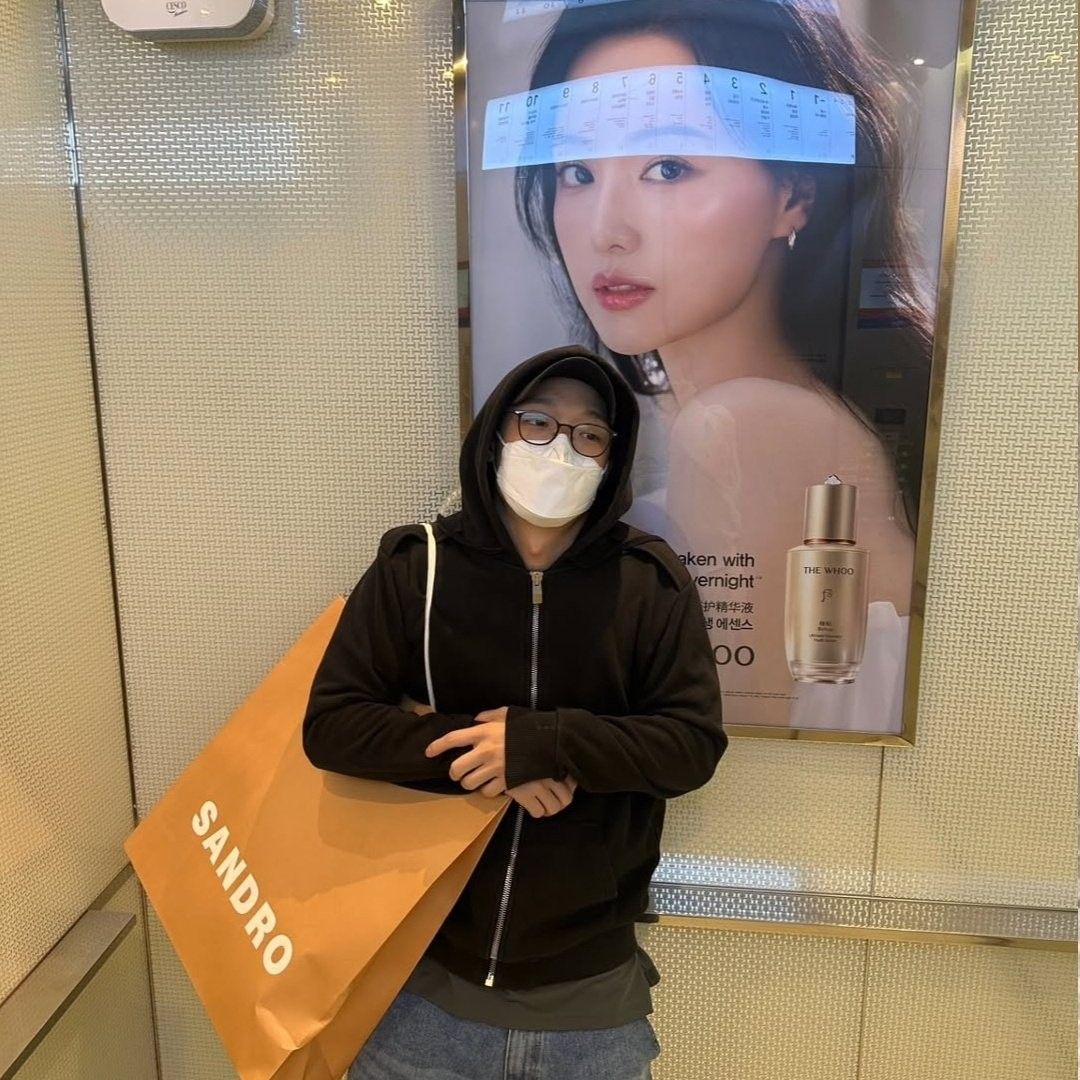 Foto aktivitas terbaru BOBBY (iKON)