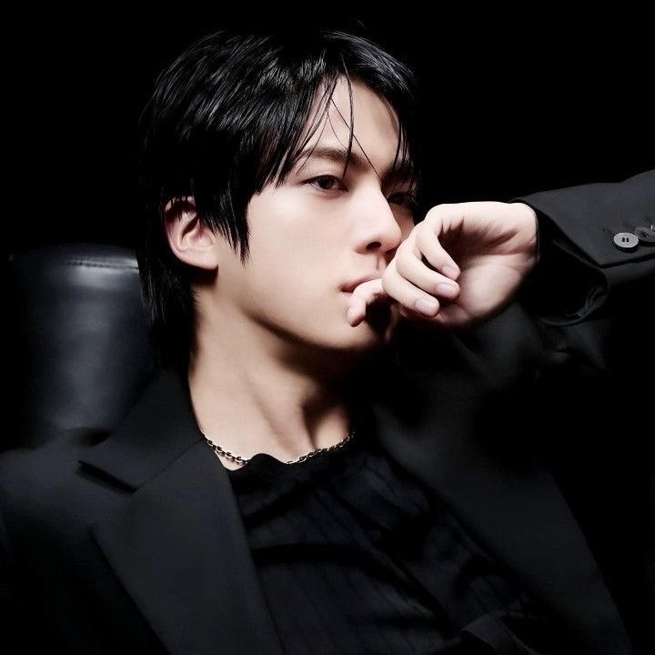 Behind-the-scenes cut of Jin (BTS)