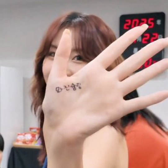 모모 (TWICE) 최근 활동샷