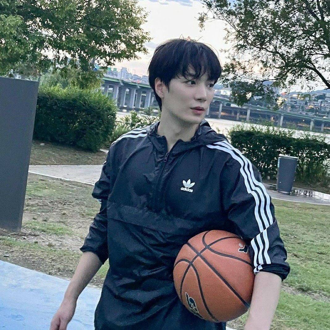 Behind-the-scenes cut of Kim Jonghyeon