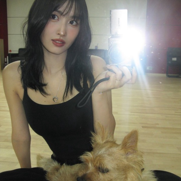 Foto terbaru Momo (TWICE)