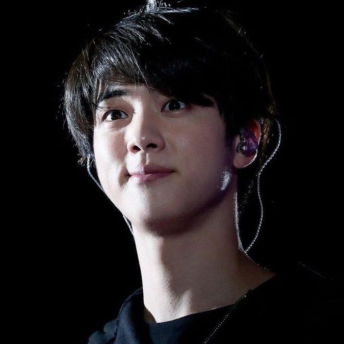 Momen yang diabadikan oleh penggemar Jin (BTS)
