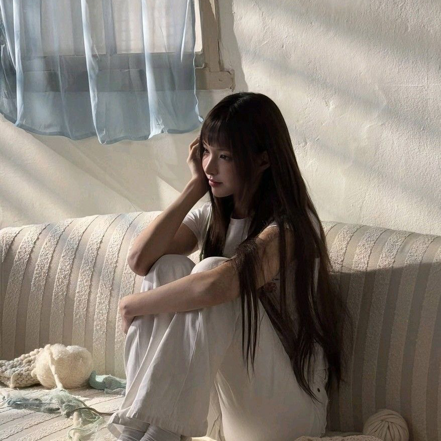 A moment captured by ILLIT's fan