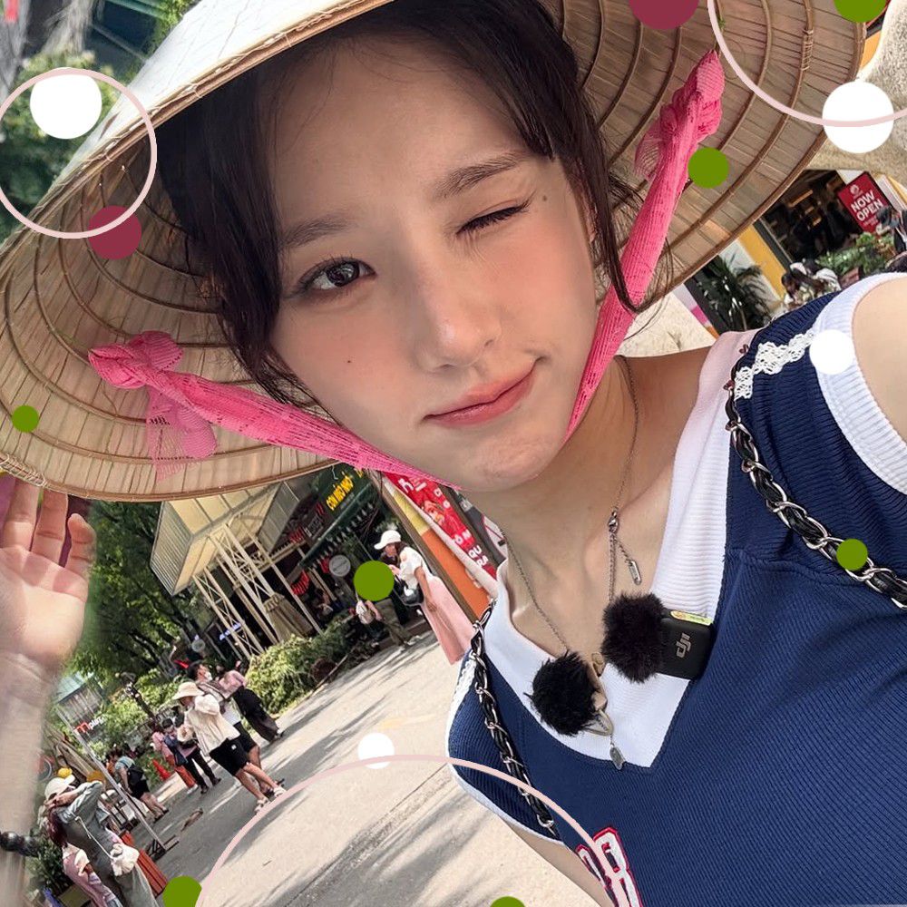 Behind-the-scenes cut of HeeJin (ARTMS)