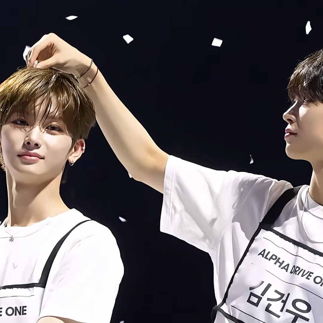 A moment captured by Zhou Anxin (ALPHA DRIVE ONE)'s fan