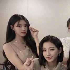 Recent activity shot of Lovelyz