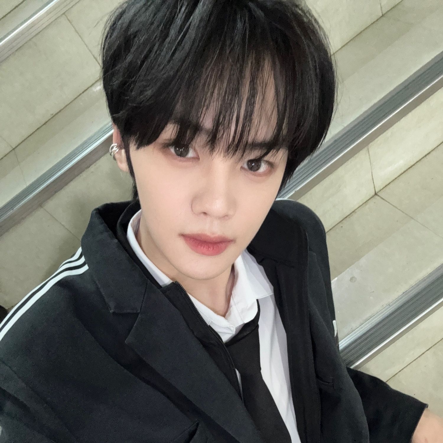 Recent activity shot of Kim Gyuvin (ZEROBASEONE)