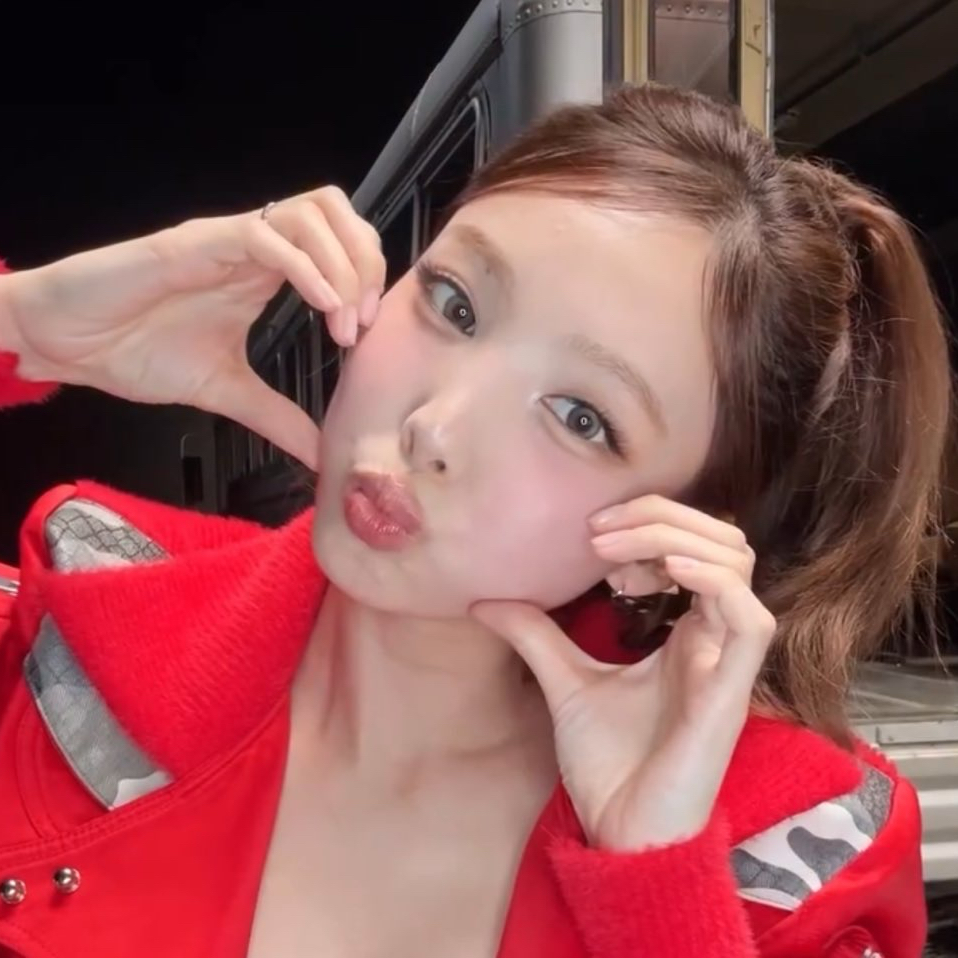 Latest photo of Nayeon (TWICE)