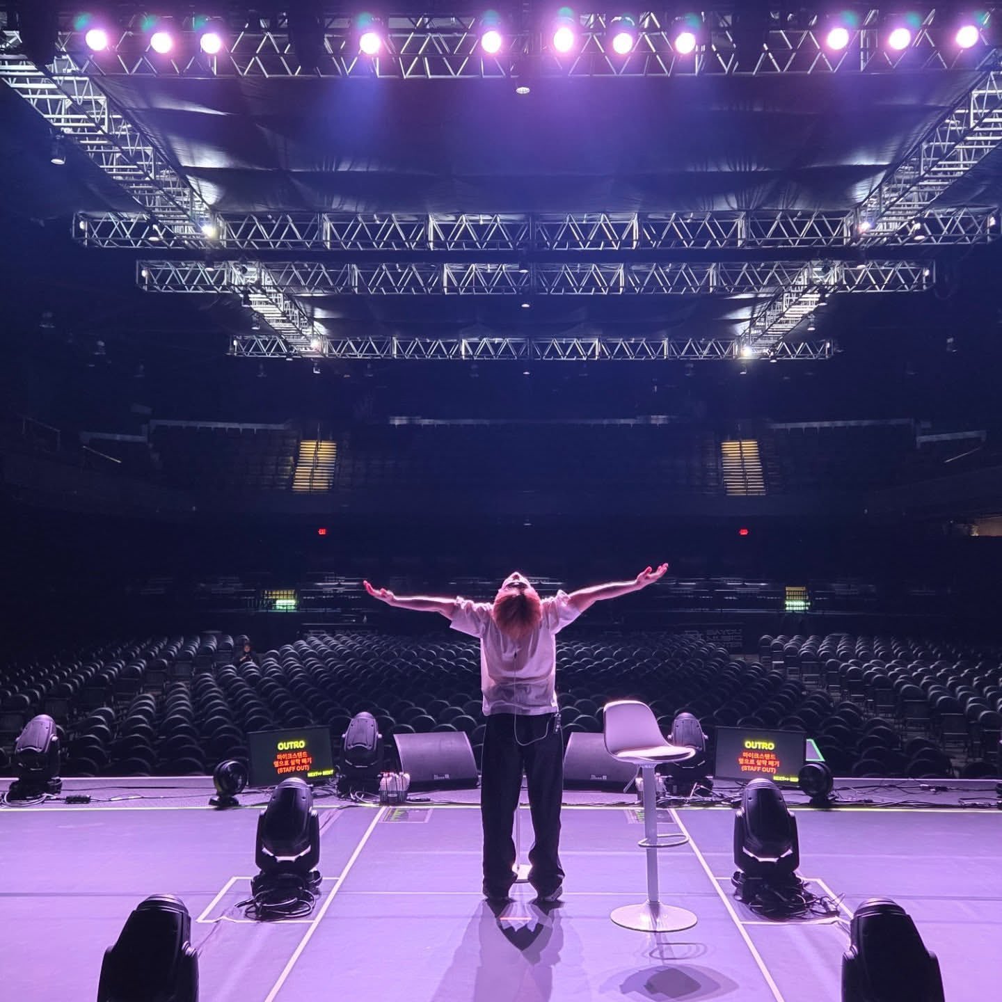 A moment captured by Onew (SHINee)'s fan