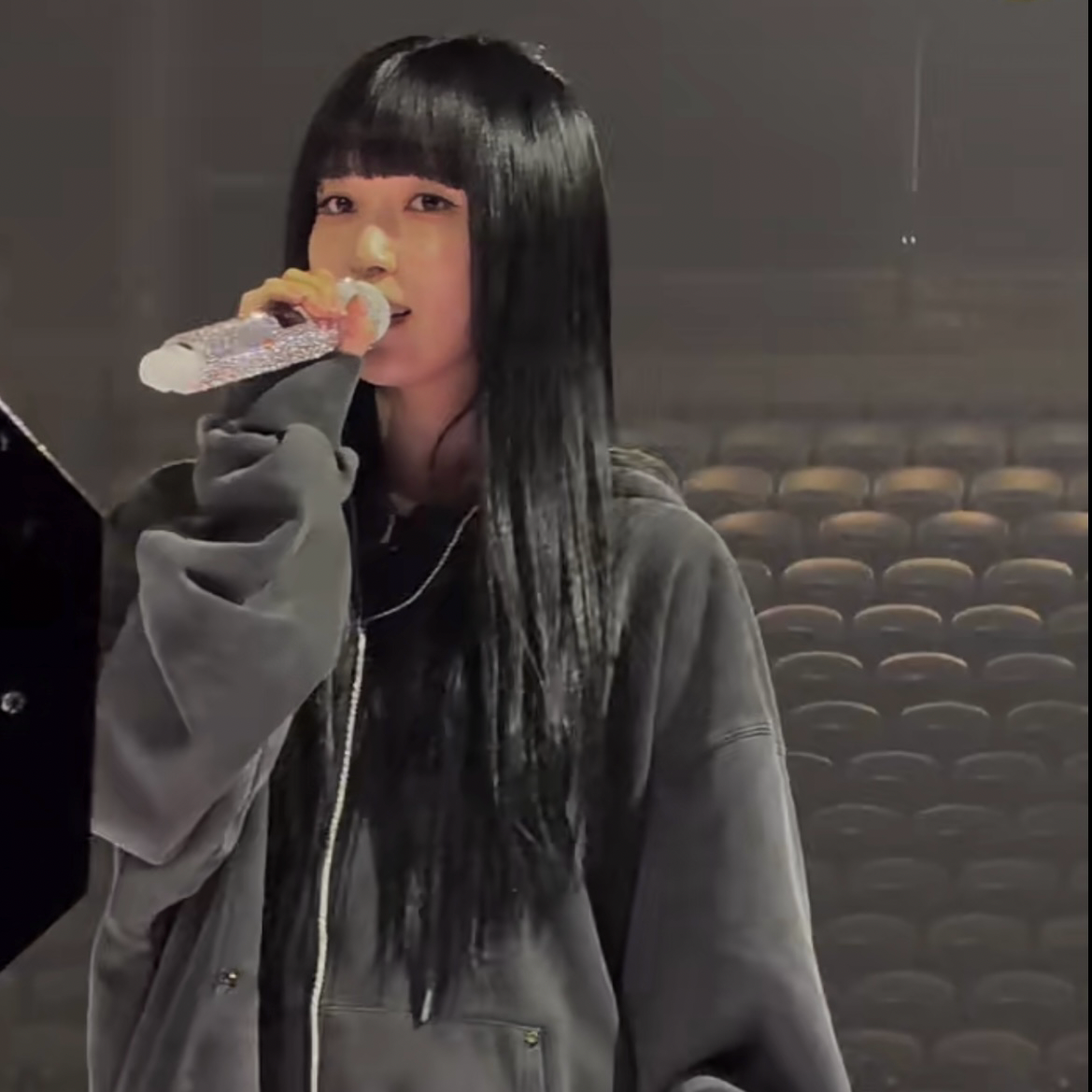 Behind-the-scenes cut of Mina (TWICE)