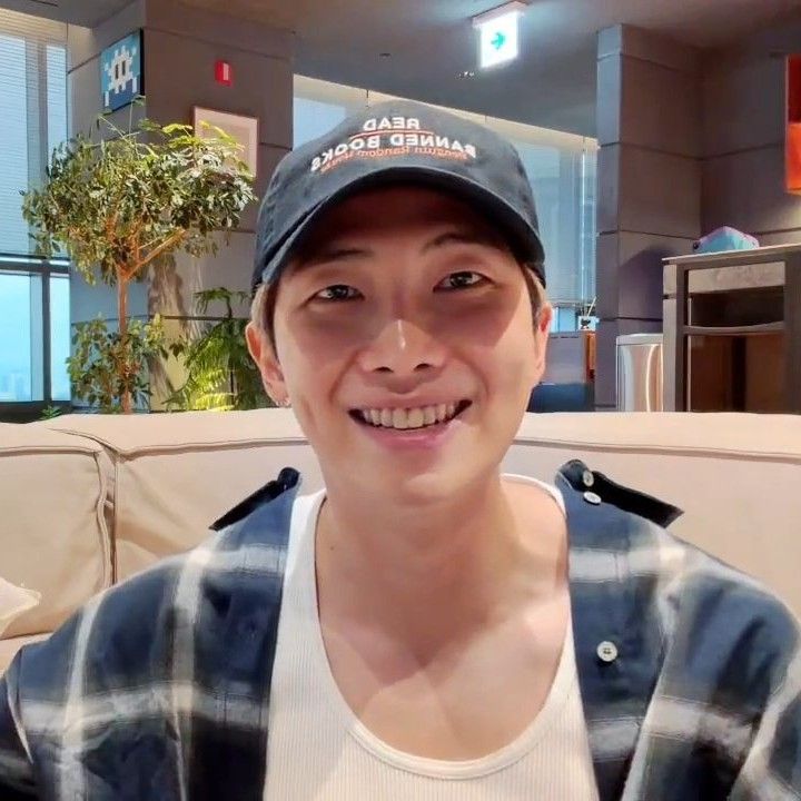 Foto aktivitas terbaru RM (BTS)