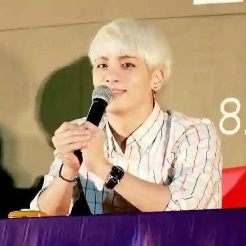 A moment captured by Jonghyun (SHINee)'s fan