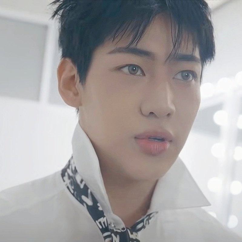 Latest photo of Bambam (GOT7)