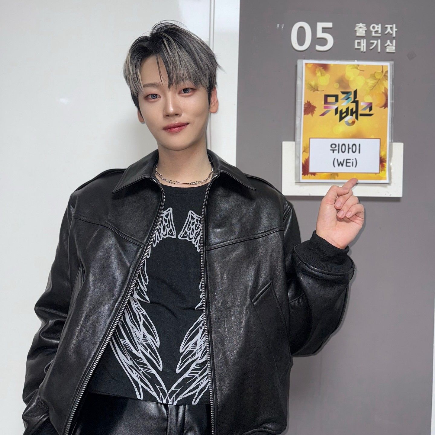 A moment captured by Kang SeokHwa (WEi)'s fan