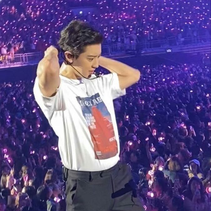 Recent activity shot of Chanyeol (EXO)