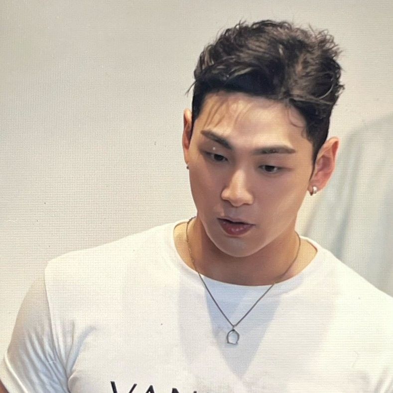 Behind-the-scenes cut of Baekho
