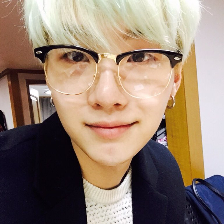 SUGA (防彈少年團)的幕後花絮