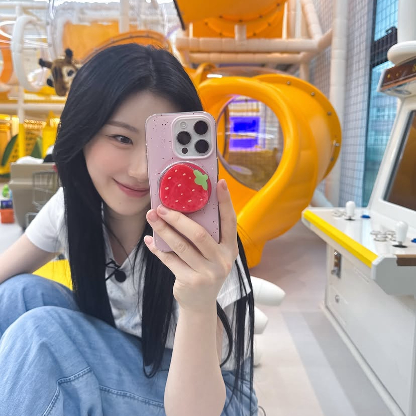 Behind-the-scenes cut of Chaeryeong (ITZY)
