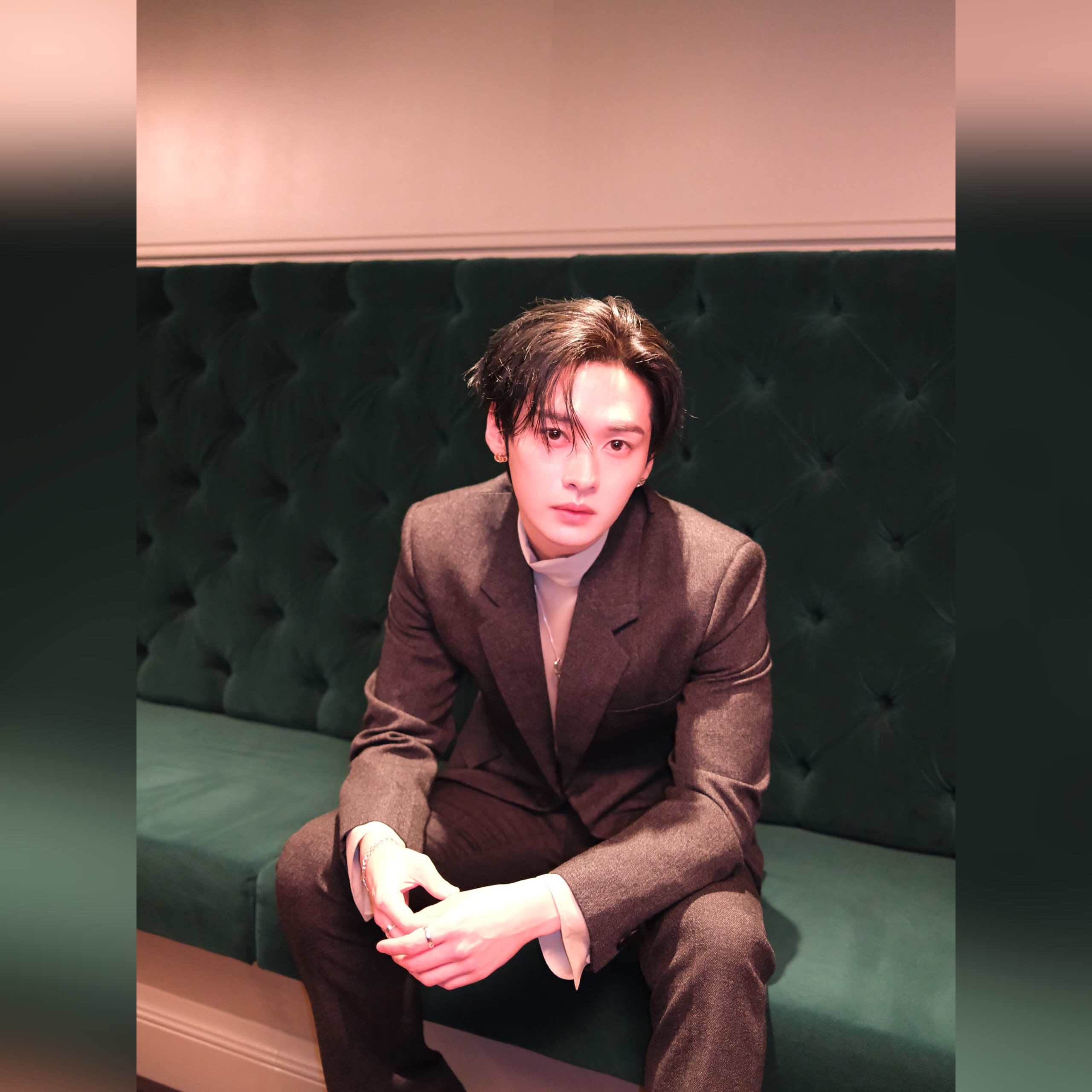 Latest photo of Lee Know (Stray Kids)