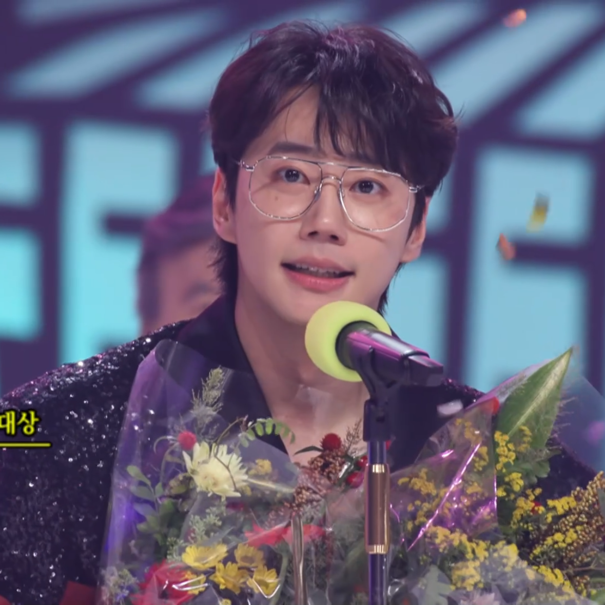Behind-the-scenes cut of Lee Junyoung