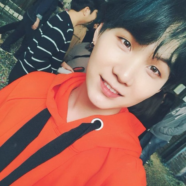 SUGA (防彈少年團)的最新照片