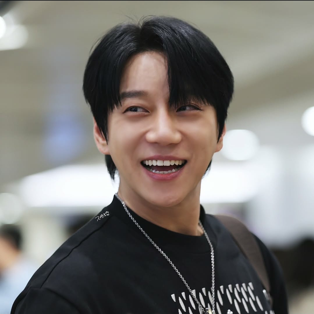 Recent activity shot of Hwang Chiyeol