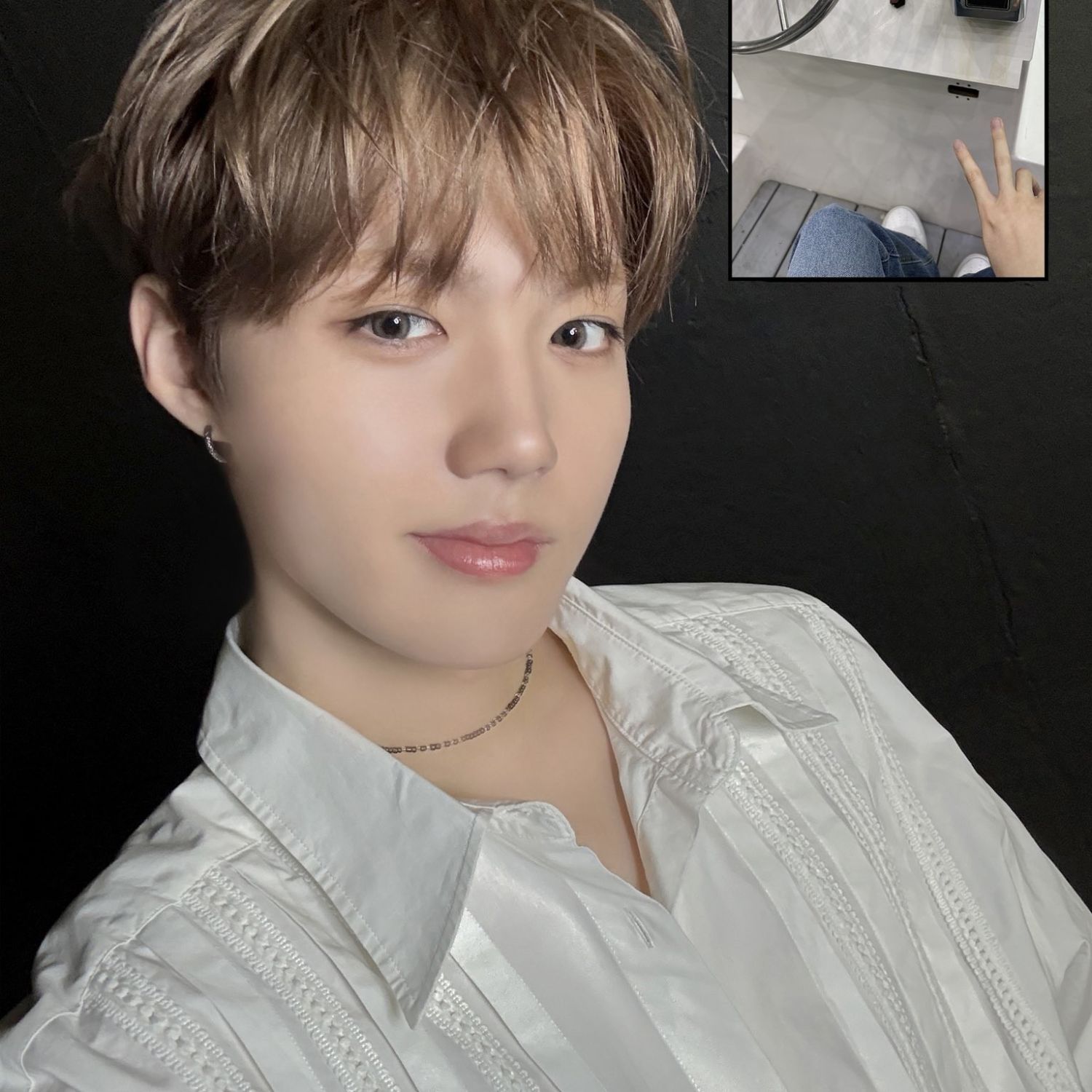 Recent activity shot of Doyoung (TREASURE)