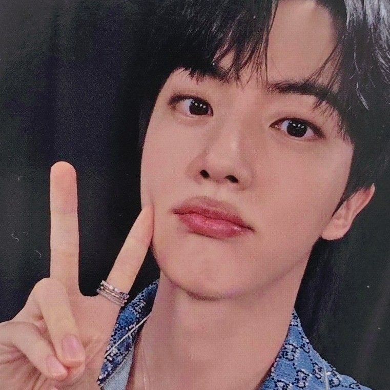 진 (방탄소년단)의 최신 사진