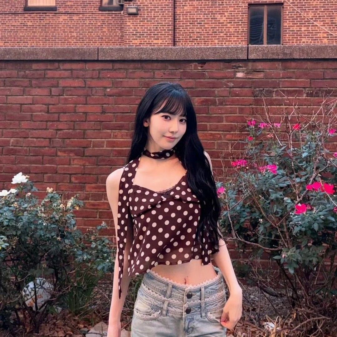 Recent activity shot of Sakura (LE SSERAFIM)