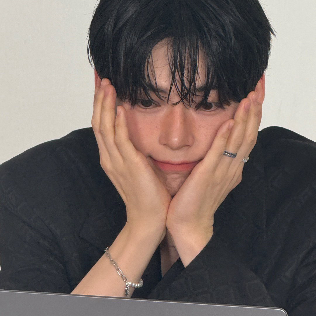 A moment captured by Sung Hanbin (ZEROBASEONE)'s fan