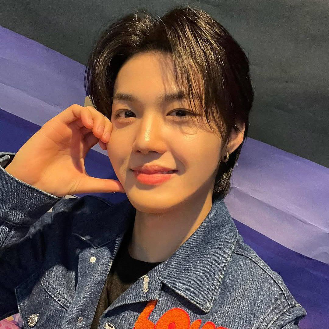 Foto aktivitas terbaru Doyoung (TREASURE)