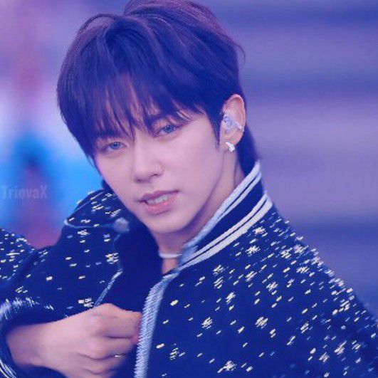 A moment captured by JL (AHOF)'s fan