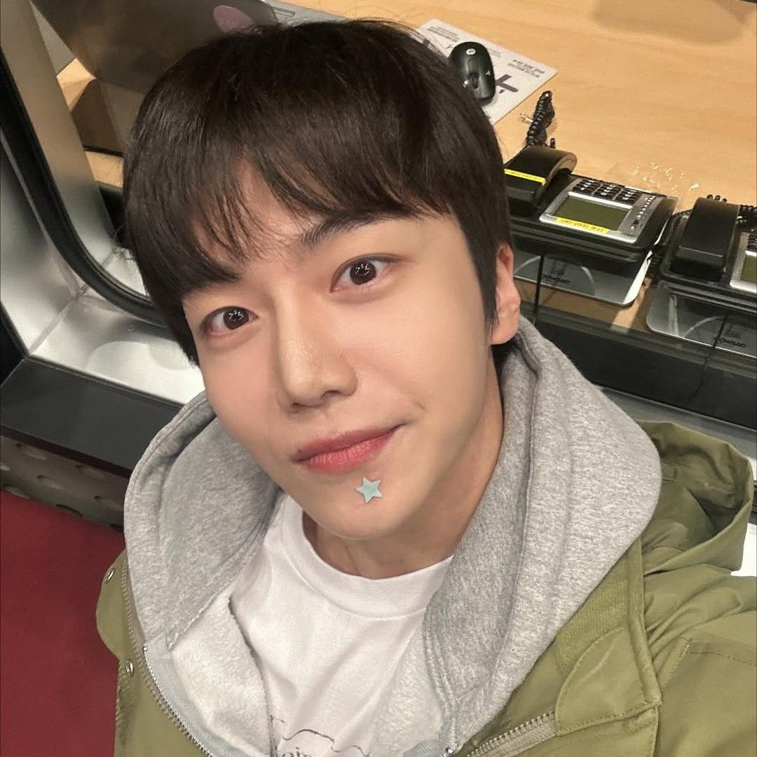 珍虎 (PENTAGON)的最新活動照片