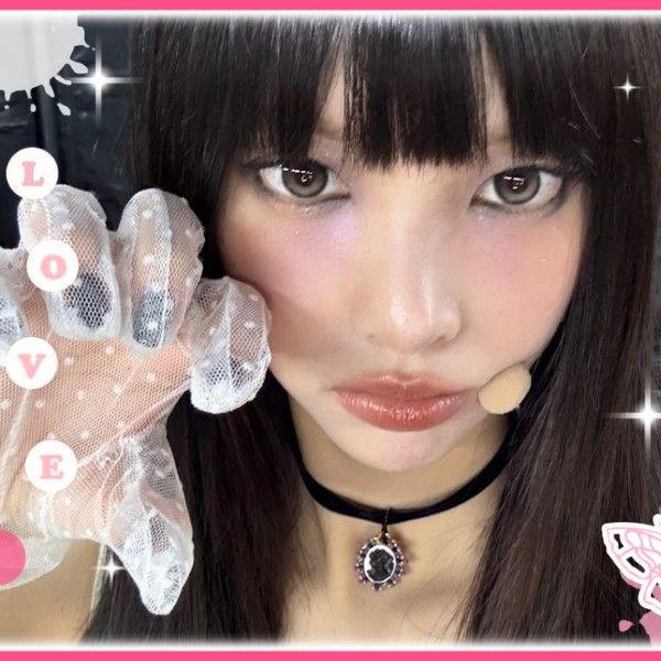 A moment captured by ILLIT's fan