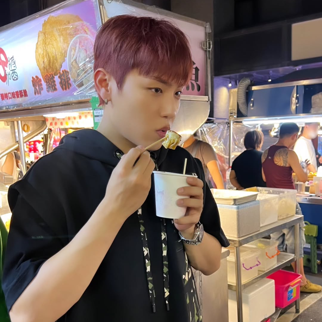 A moment captured by Park Woojin (AB6IX)'s fan