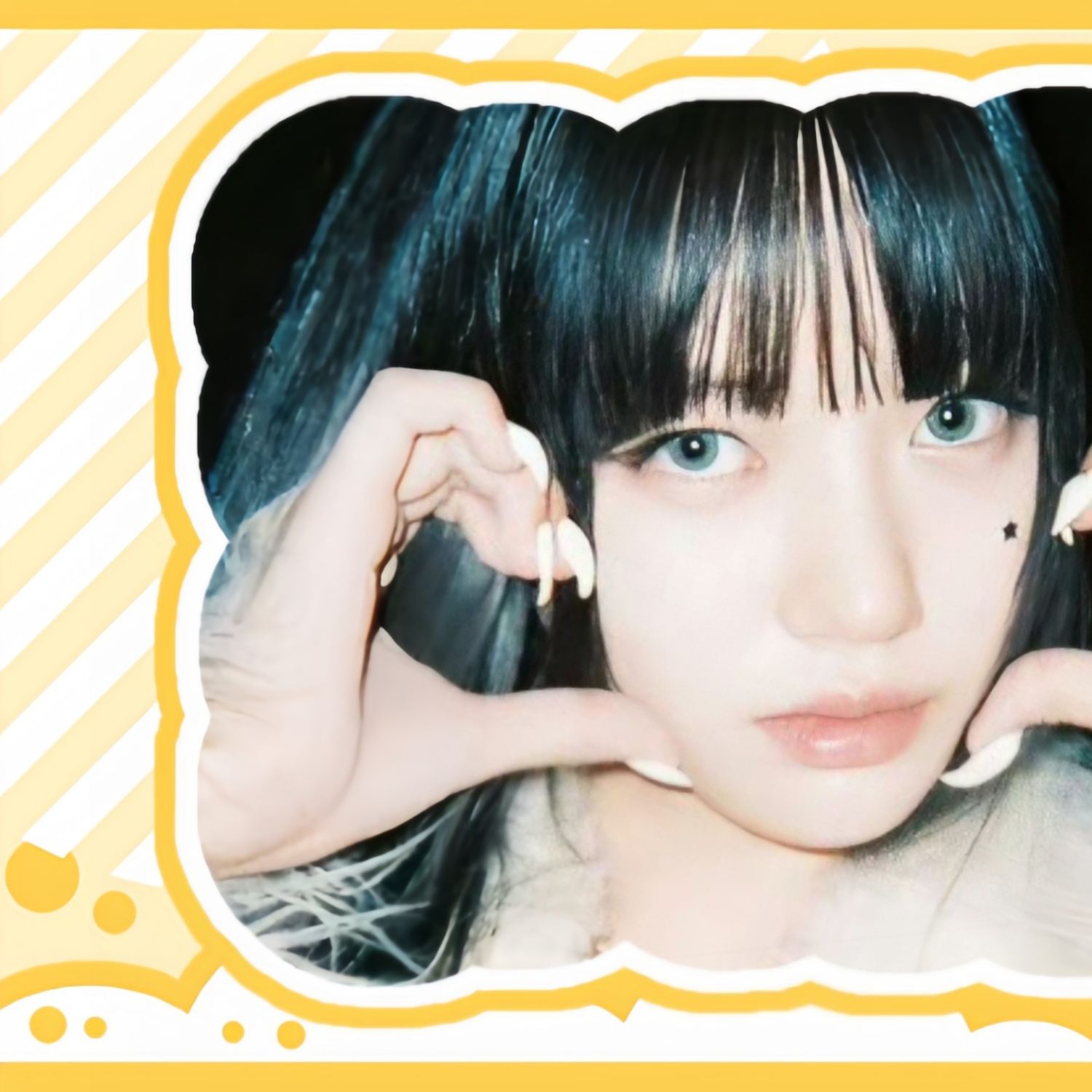 A moment captured by Sooin (MEOVV)'s fan