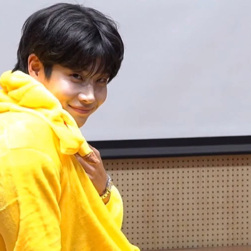 Behind-the-scenes cut of MJ (ASTRO)