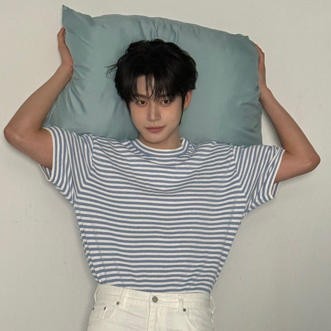 Latest photo of Kim Jiwoong (ZEROBASEONE)