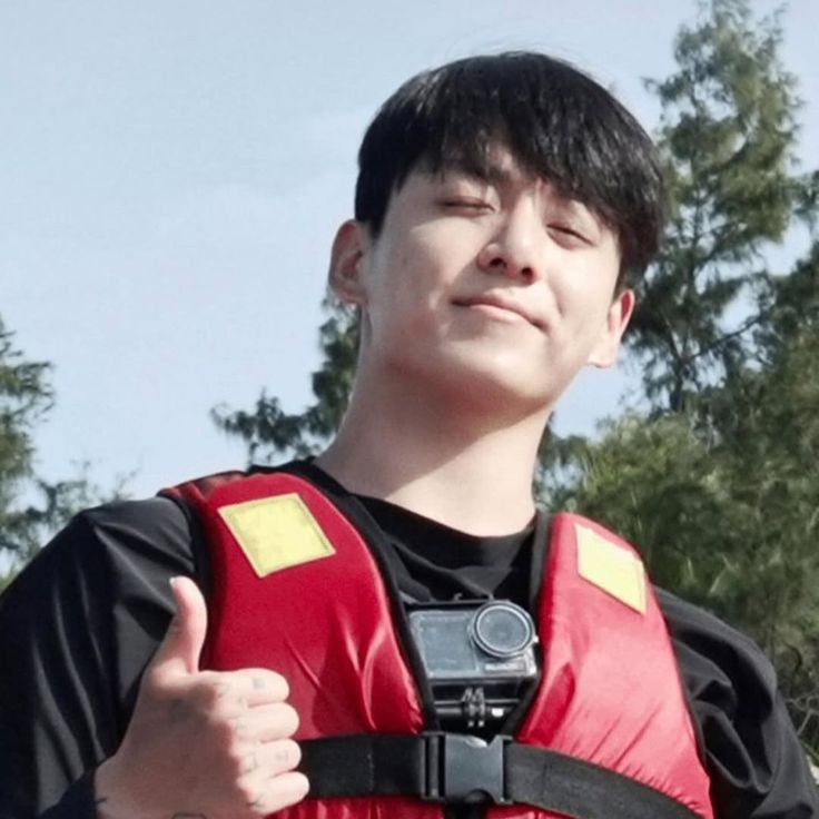 Foto aktivitas terbaru Jungkook (BTS)