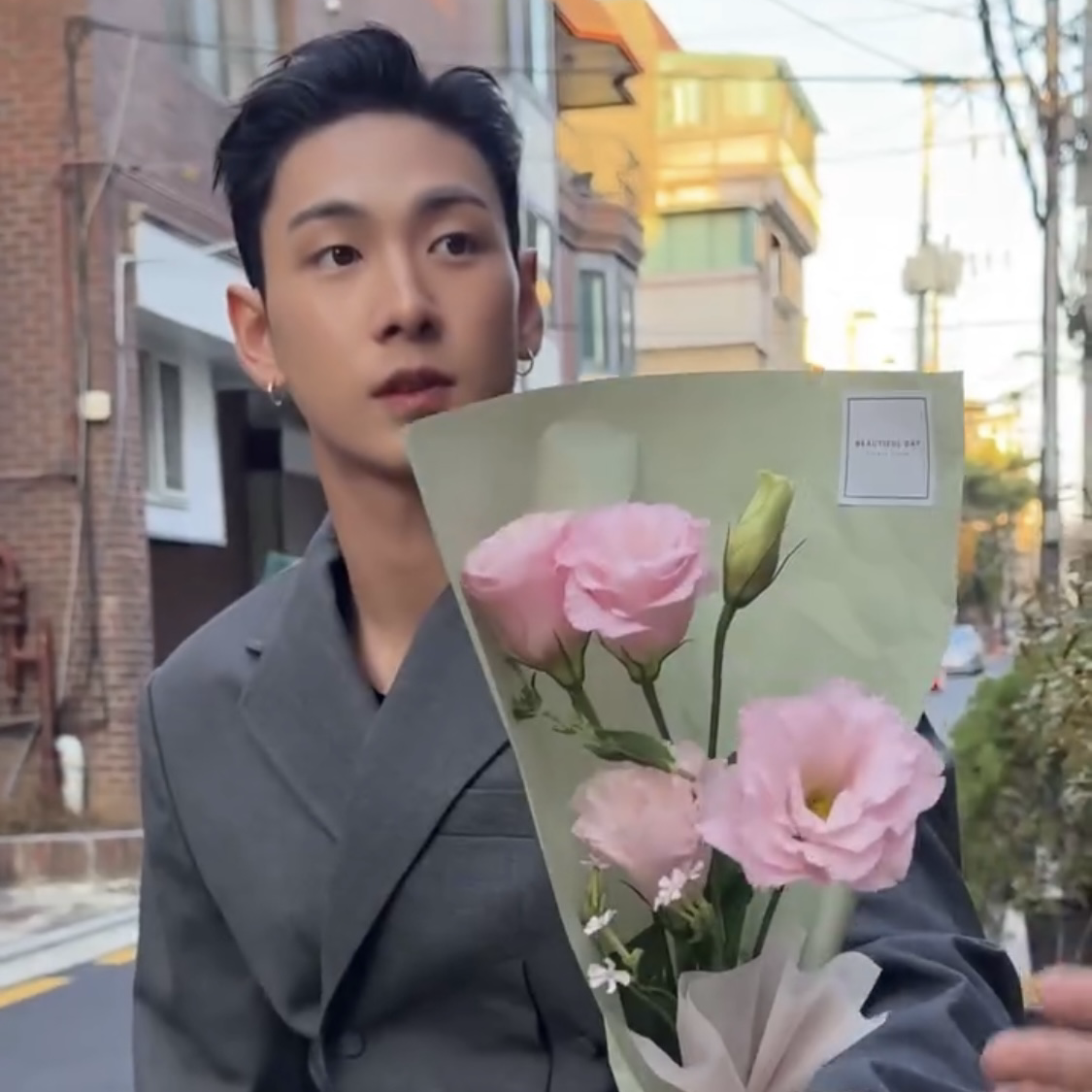 백호의 비하인드 컷