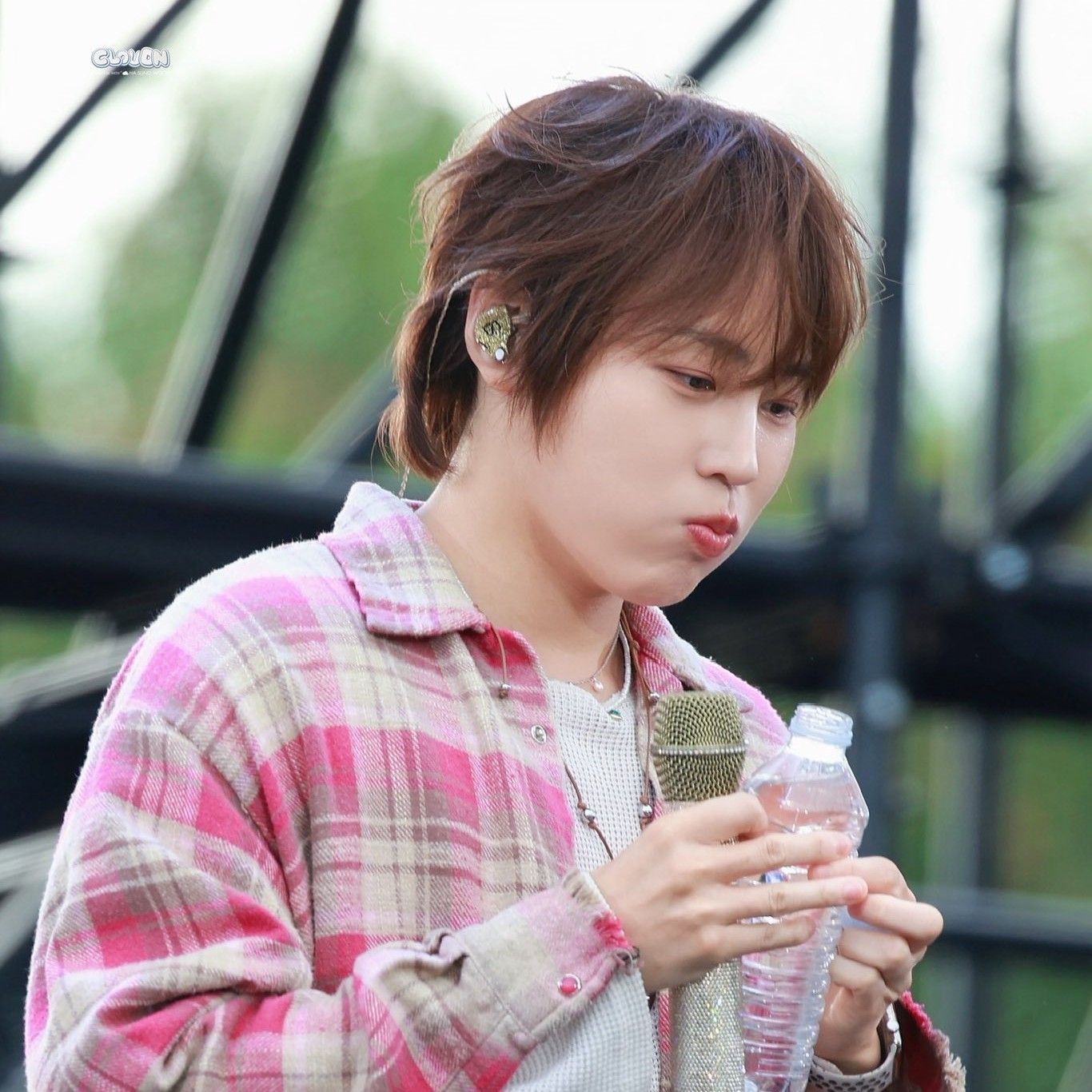 ハ・ソンウンの舞台裏ショット