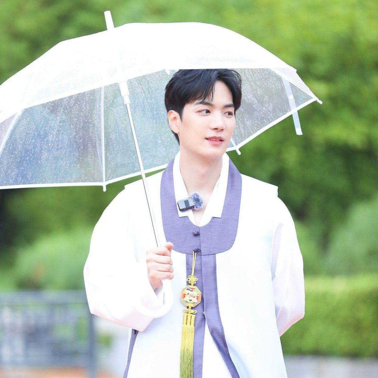 A moment captured by Kim Jonghyeon's fan