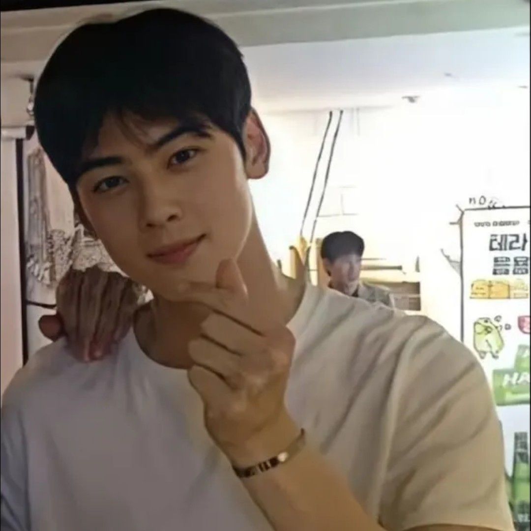 A moment captured by Eunwoo (ASTRO)'s fan