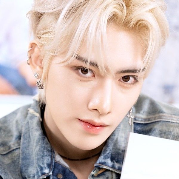 A moment captured by Ricky (ZEROBASEONE)'s fan